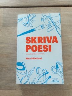2f54628c-edd8-4e4c-b621-1ada7ebcbda8 Skriva poesi : om diktandets hantverk (Upplaga 3)