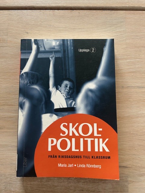 738fccb6-a9aa-4db6-a7fd-71c0d7fb67d9 Skolpolitik : från riksdagshus till klassrum (Upplaga 2)