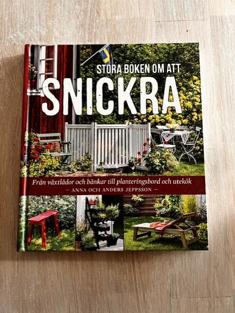 1c2d2153-b841-40f8-94b9-8511b300dee9 Stora boken om att snickra : Från växtlådor och bänkar till planteringsbord och utekök