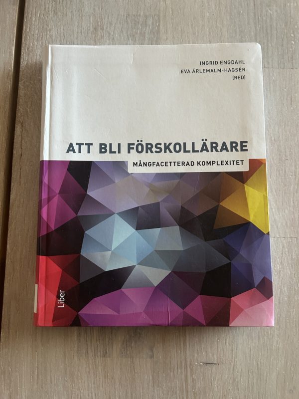7ffaba47-88f5-4a2c-ac4b-99425e36f79e Att bli förskollärare : mångfacetterad komplexitet (Upplaga 1)