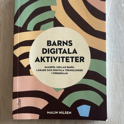 87fe2a03-b03a-4d50-b63c-9f0555cd80ad Barns digitala aktiviteter : samspel mellan barn, lärare och digitala teknologier i förskolan (Upplaga 1)