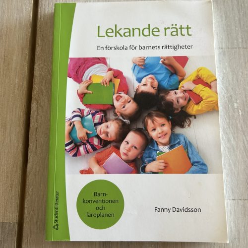 IMG_0055 Lekande rätt : en förskola för barnets rättigheter (Upplaga 1)