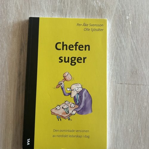 b51ae718-6c95-40b9-833d-d94210f374c2 Chefen suger : den osminkade versionen av nordiskt ledarskap i dag (Upplaga 1)