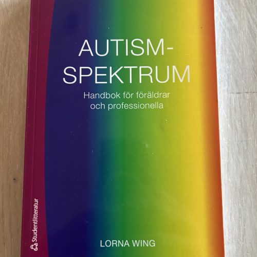 b7068242-8279-4960-92a2-bcd407b963f8 Autismspektrum : handbok för föräldrar och professionella (Upplaga 2)