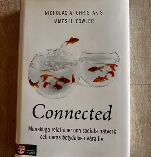 bb78ba3d-a8ae-4b90-bde4-cc59f28105c5 Connected : mänskliga relationer, sociala nätverk och deras betydelse i våra liv (Upplaga 1)