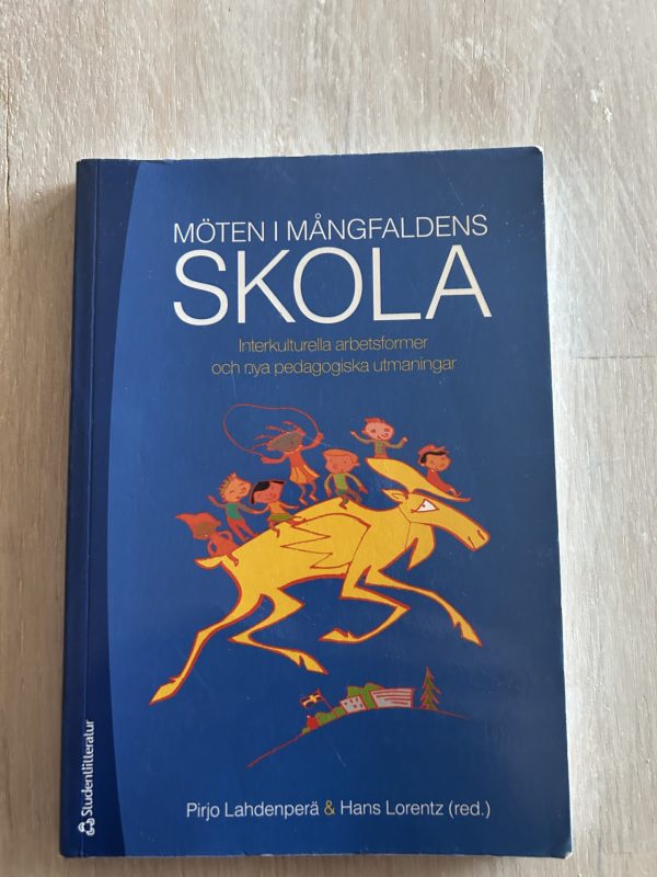 ddc53272-bf8f-4f12-82bd-c08491cbad57 Möten i mångfaldens skola : interkulturella arbetsformer och nya pedagogiska utmaningar (Upplaga 1)
